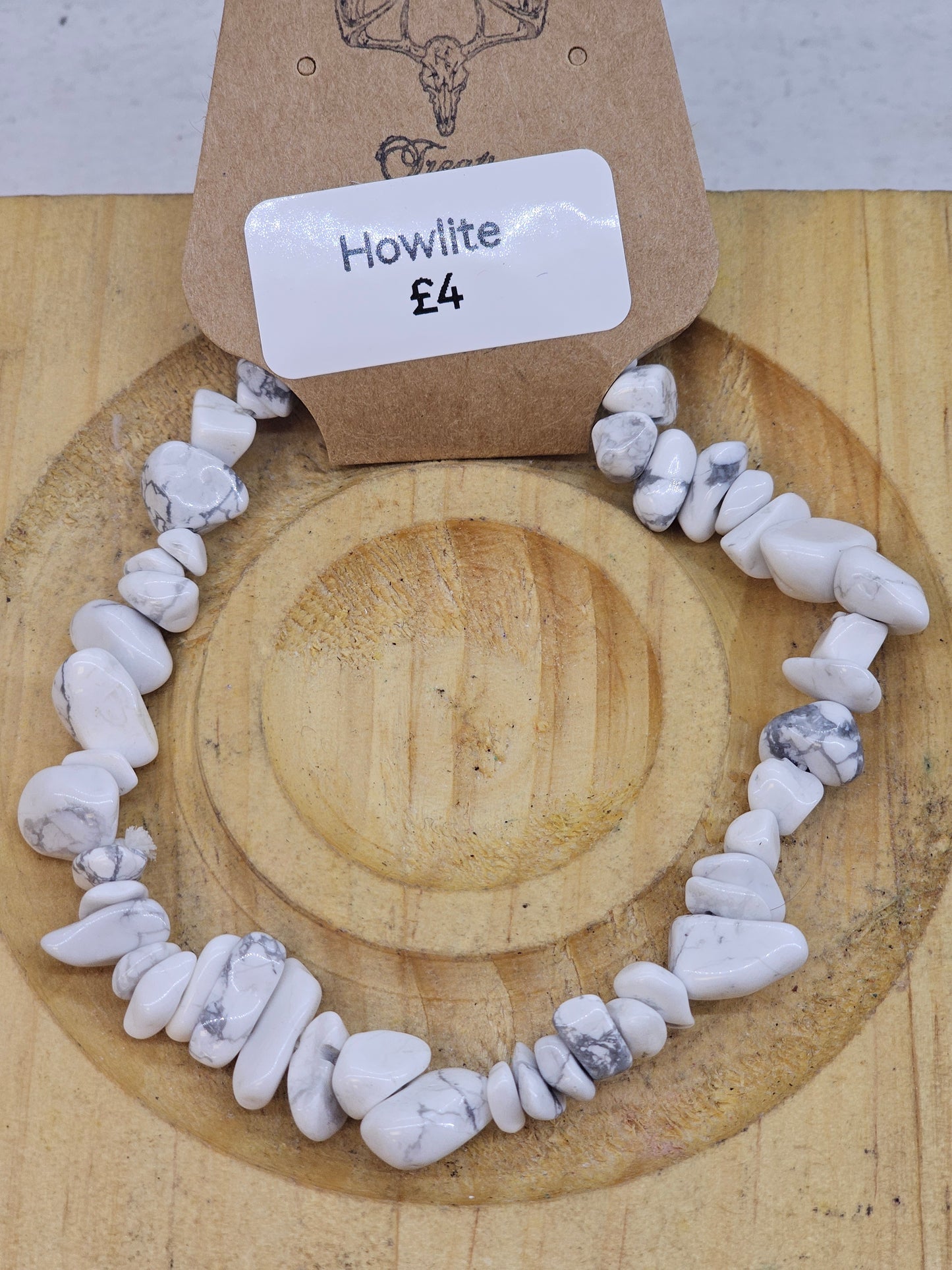 Howlite chip bracelet