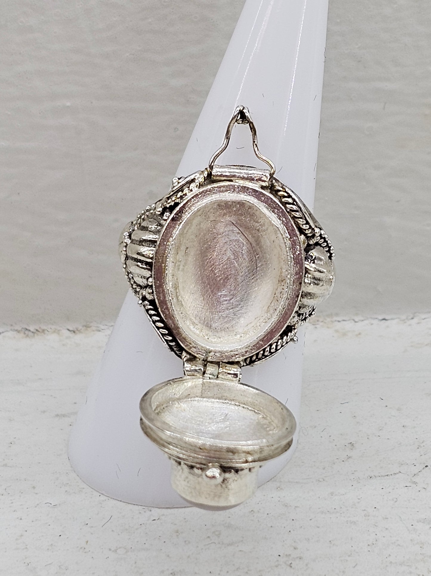 Rose Quartz 925 silver poison ring size Q