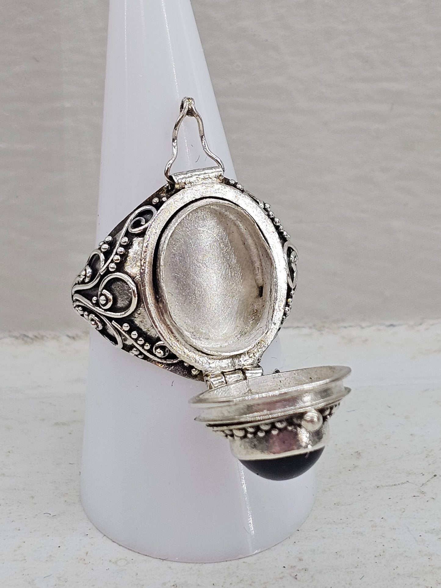 Obsidian 925 silver poison ring size Q