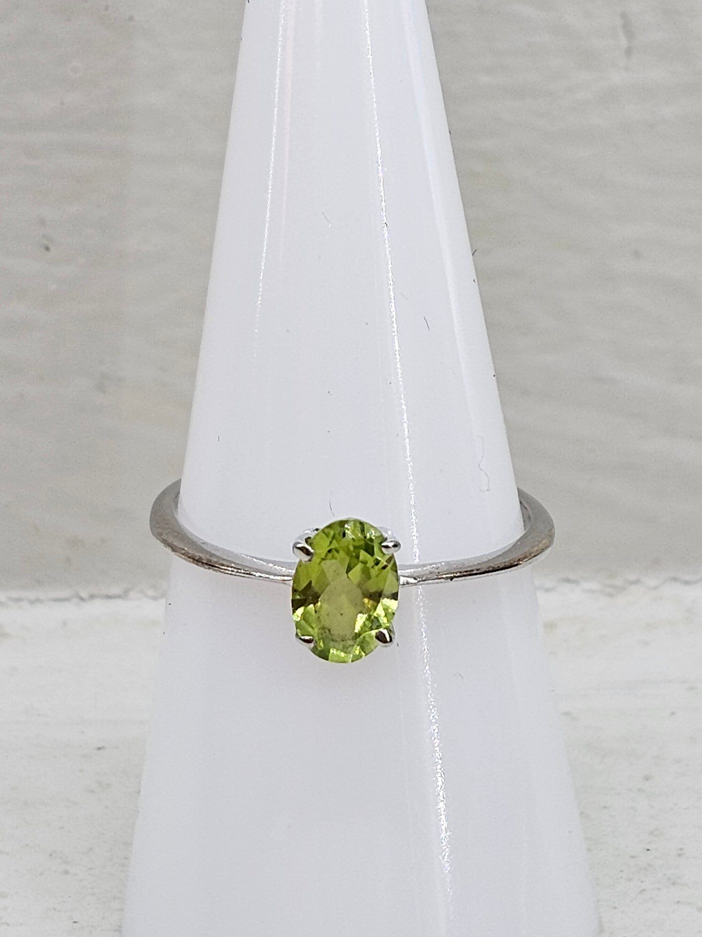 Peridot 925 silver ring size O