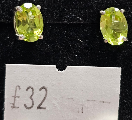 Peridot 925 silver Stud earrings (oval)